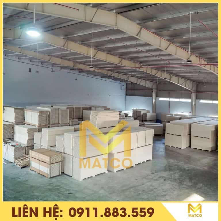 Kho phôi cửa nhựa composite