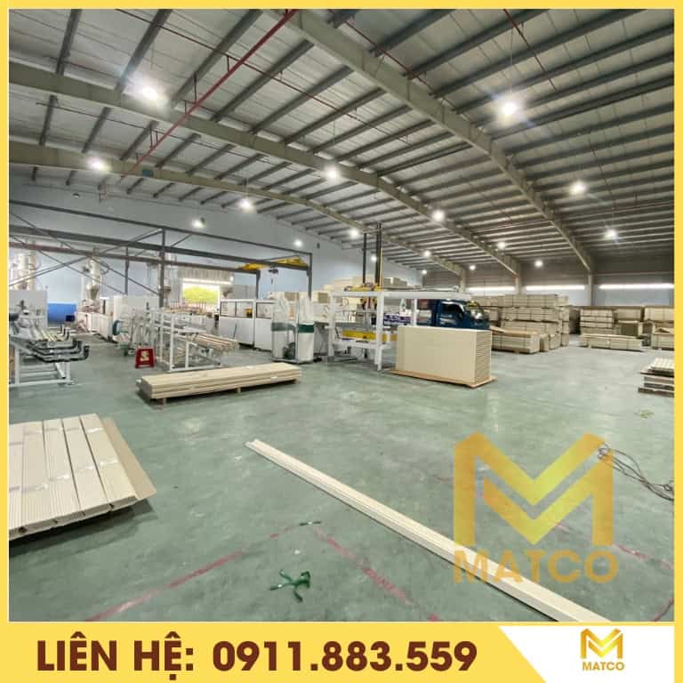 vệ sinh cắt gọt phôi cửa nhựa composite